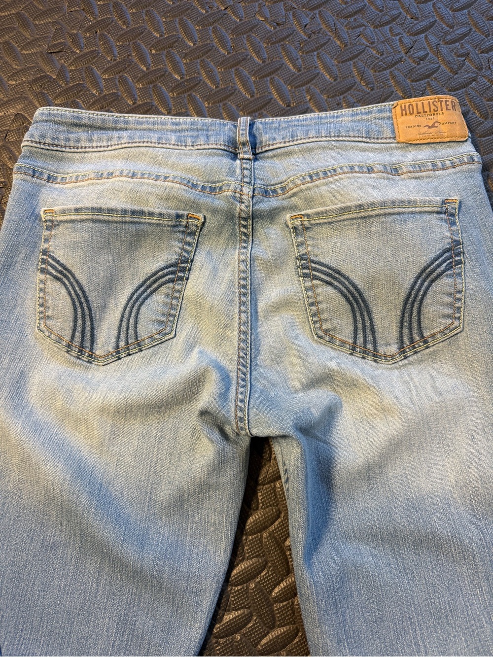 Hollister Y2K Low Rise Bootcut Light Wash Jeans Size W28 X L33 - Picture 5 of 9